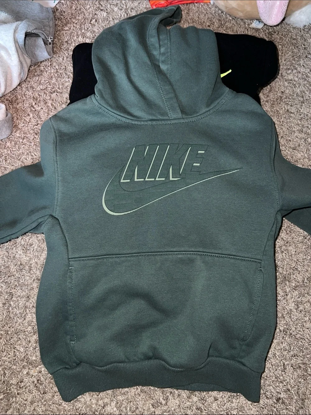 Nike bundle sweatshirts/pants & misc shirts